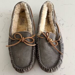 UGG Gray Dakota Slippers size 9